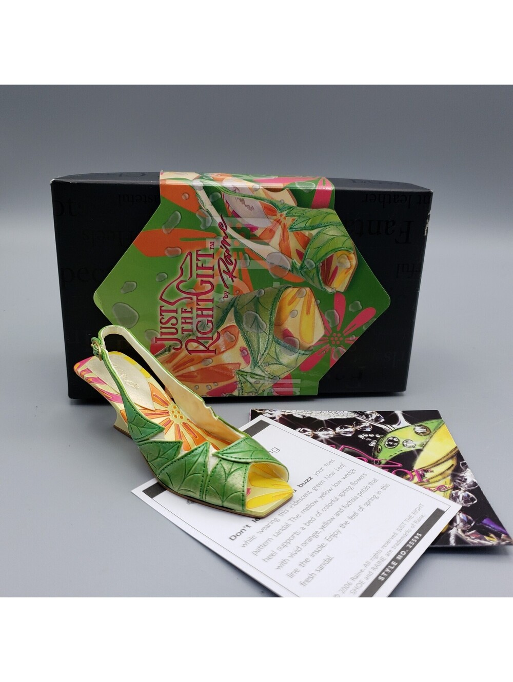 JTRS Just the Right Shoe  by Raine New Leaf 2006 25595 New In Box Green Sandal